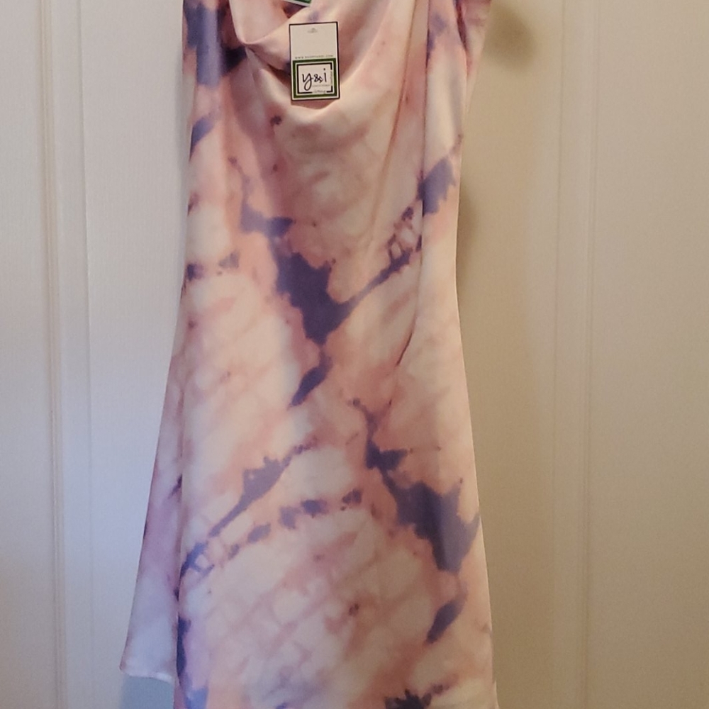 Dress - Picture 2 of 4